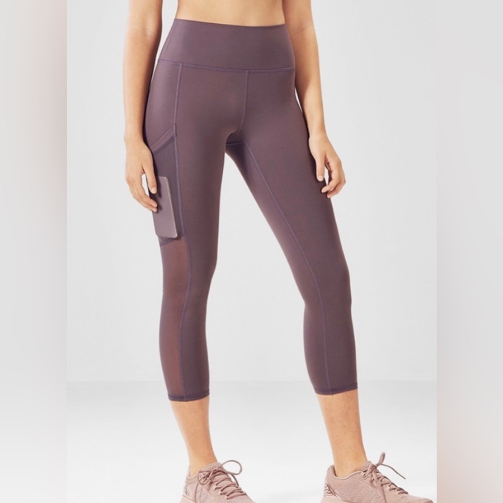 Fabletics Capri Leggings High Waisted with Mesh Pockets Size Small